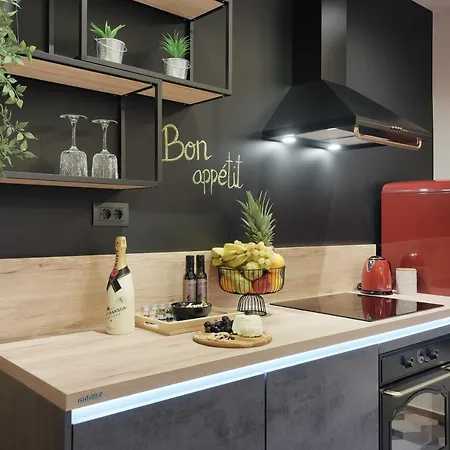 De 2020 With Free Parking 풀라